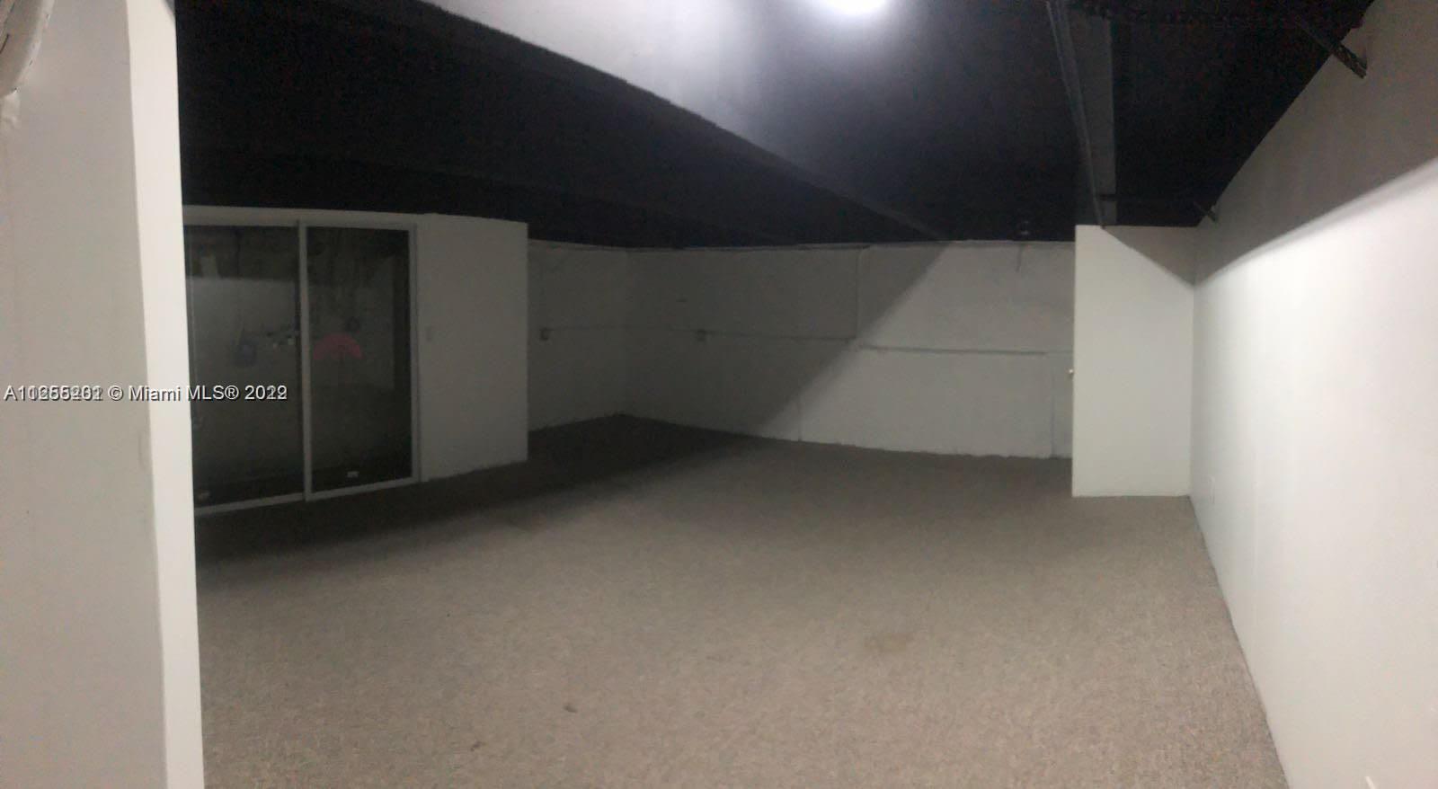 See details 1925 / sq. ft. $ 2022-11-17 0 Photo