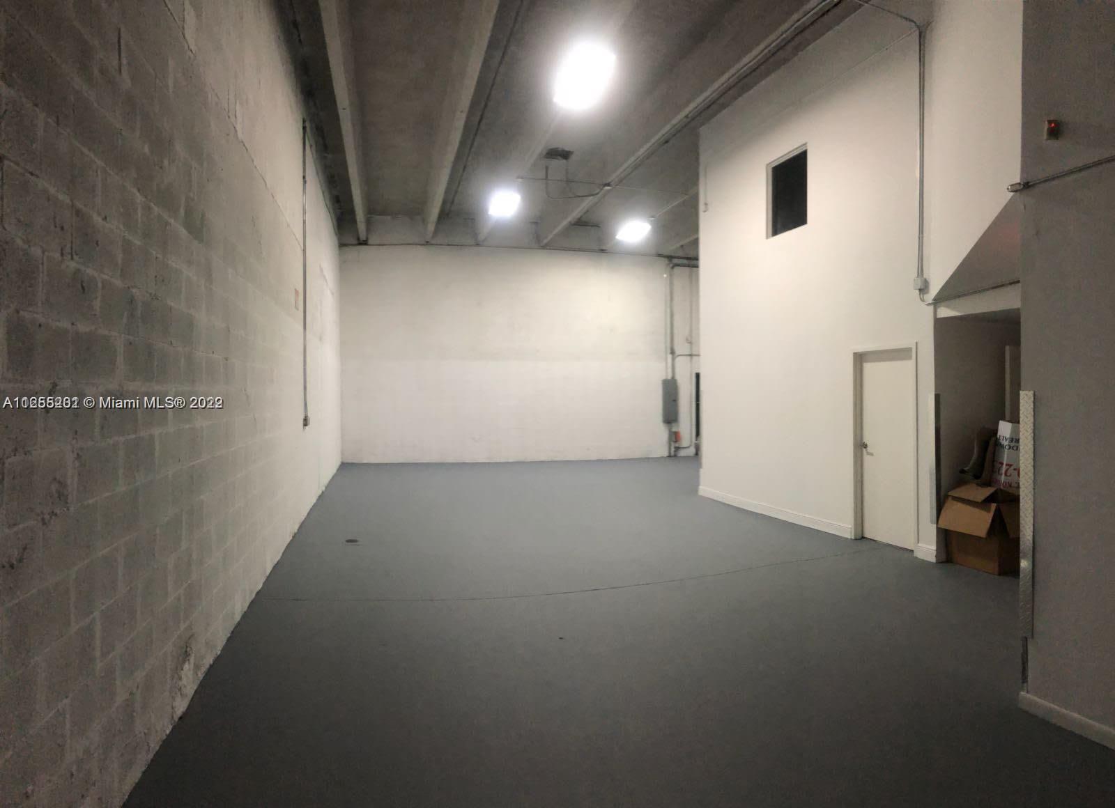 See details 1925 / sq. ft. $ 2022-11-17 0 Photo