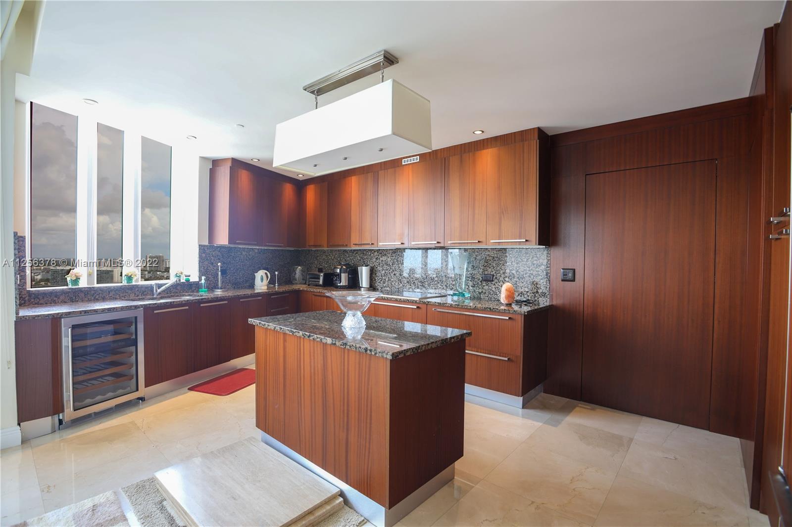 Ver detalles 2606 3 / 4 2327 sq. ft. $ 2022-08-13 0 foto
