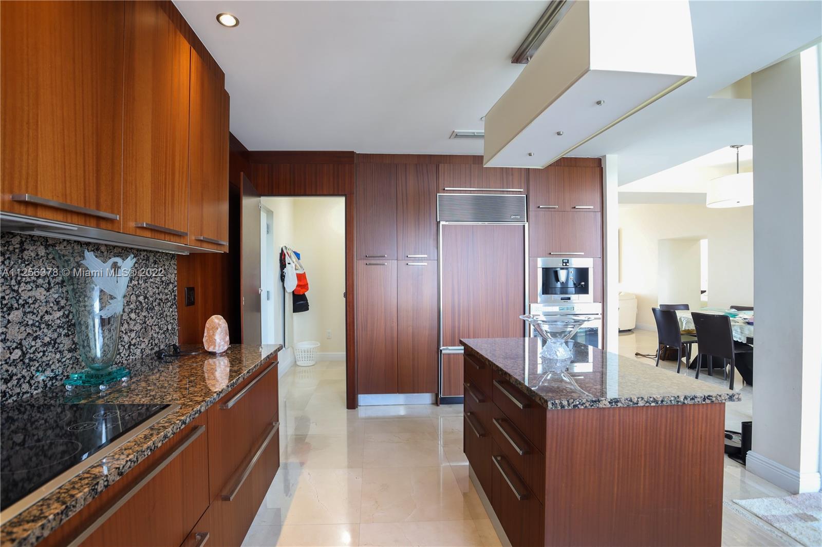 Ver detalles 2606 3 / 4 2327 sq. ft. $ 2022-08-13 0 foto