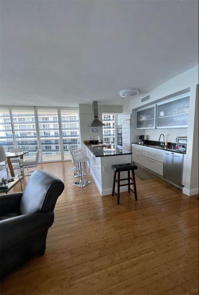 Ver detalles 3004 3 / 4 2078 sq. ft. $ 2022-08-13 0 foto