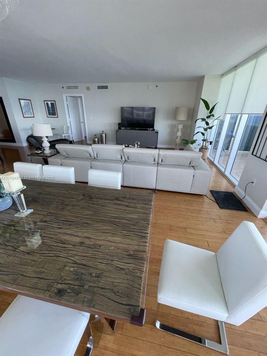 Ver detalles 3004 3 / 4 2078 sq. ft. $ 2022-08-13 0 foto