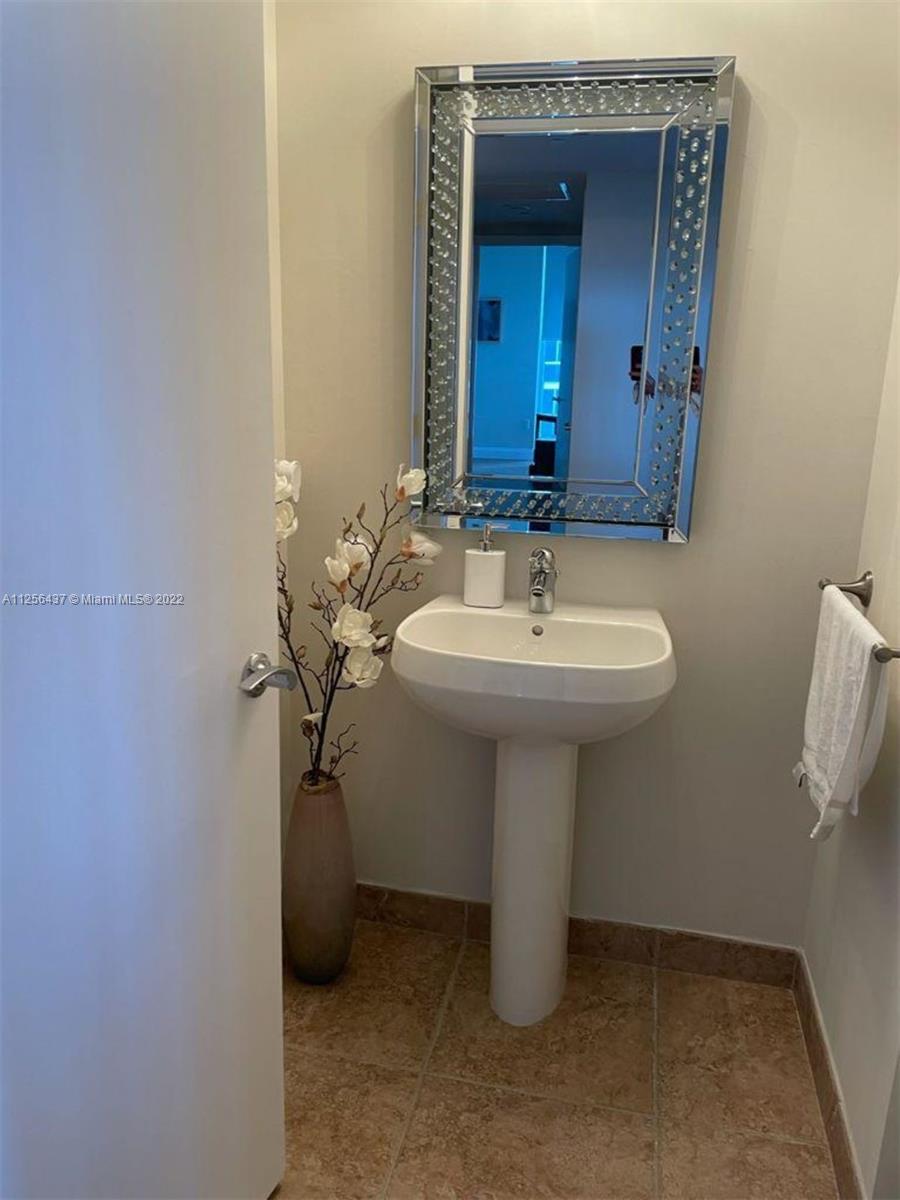 Ver detalles 3004 3 / 4 2078 sq. ft. $ 2022-08-13 0 foto