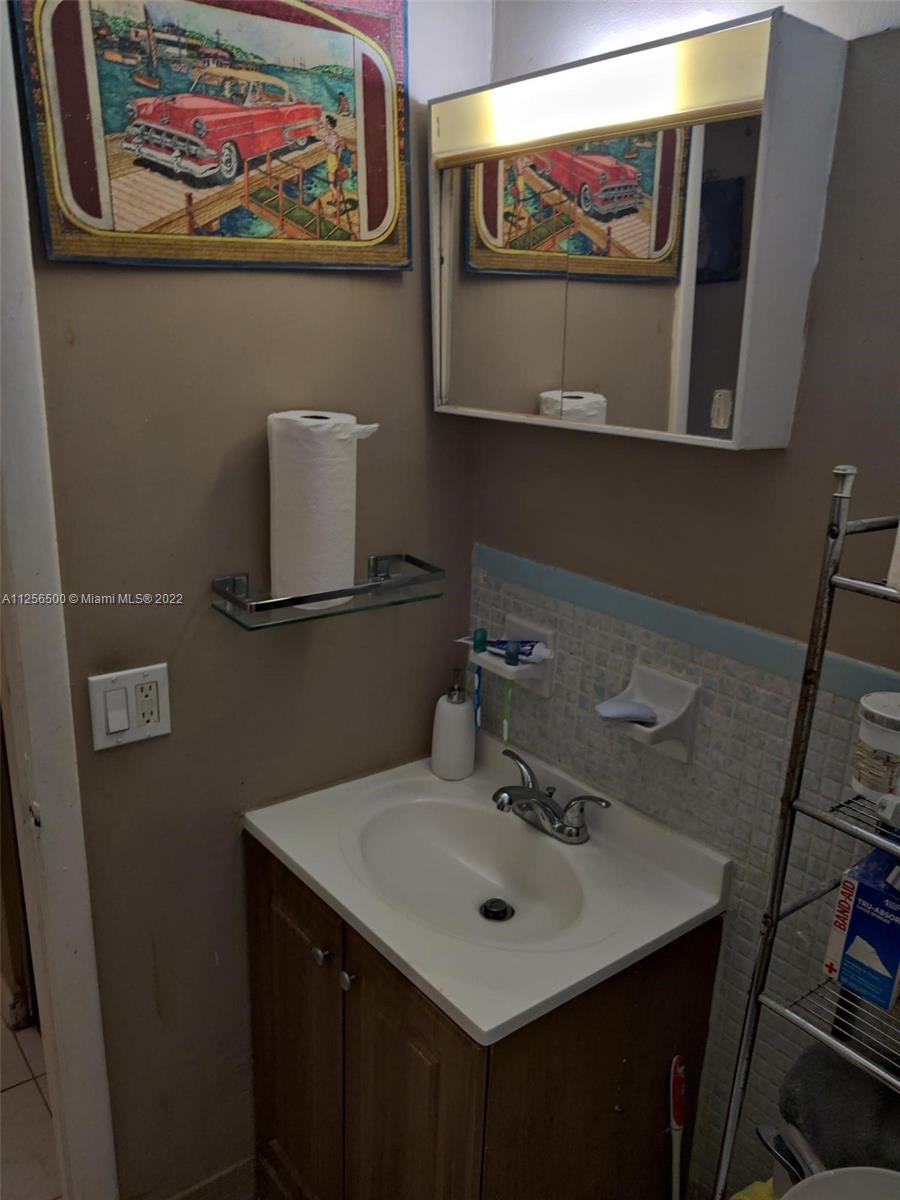 See details / 2100 sq. ft. $ 2022-12-08 0 Photo