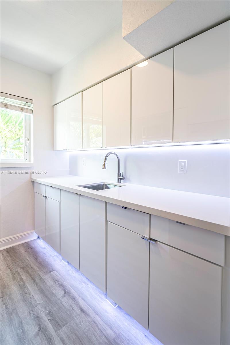 See details 1-20 / sq. ft. $ 2022-08-15 0 Photo
