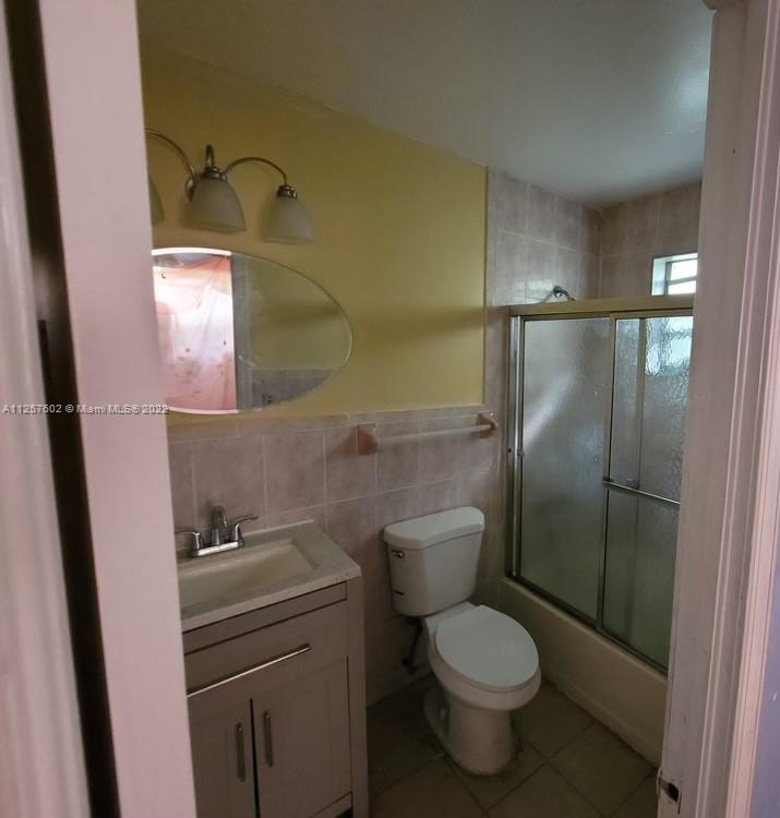 See details / 1875 sq. ft. $ 2022-10-06 0 Photo