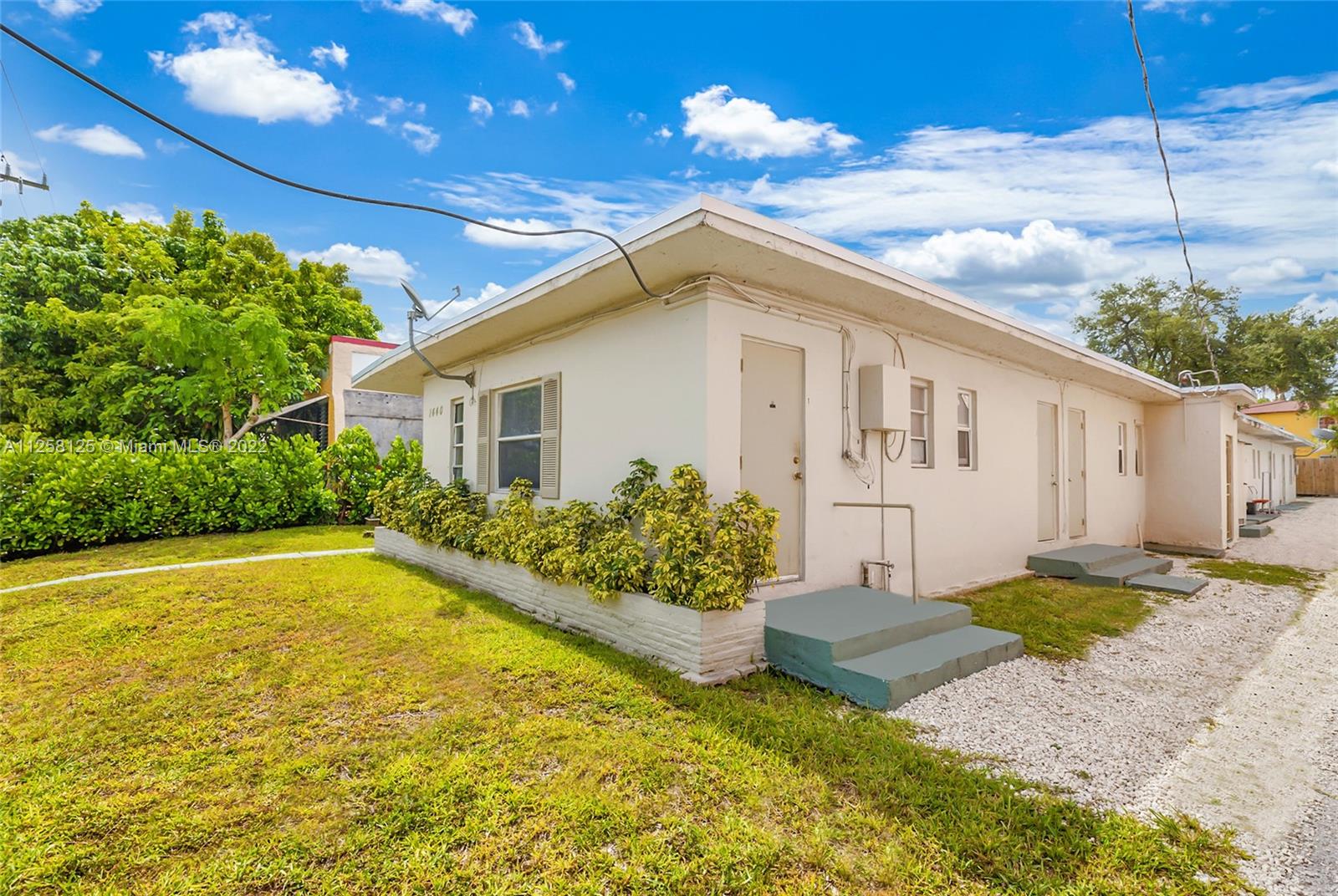 See details / sq. ft. $ 2022-08-17 0 Photo