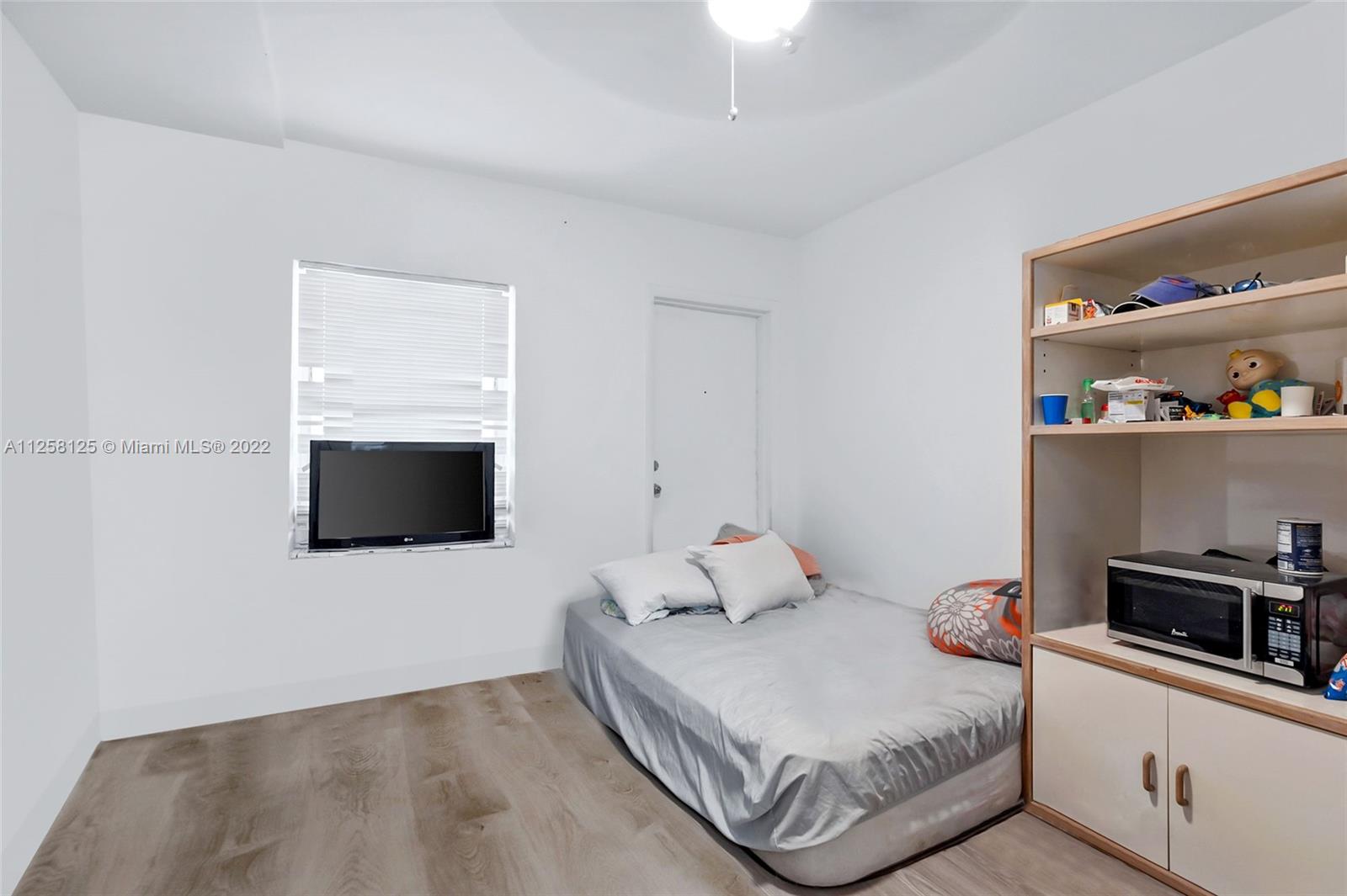 See details / sq. ft. $ 2022-08-17 0 Photo