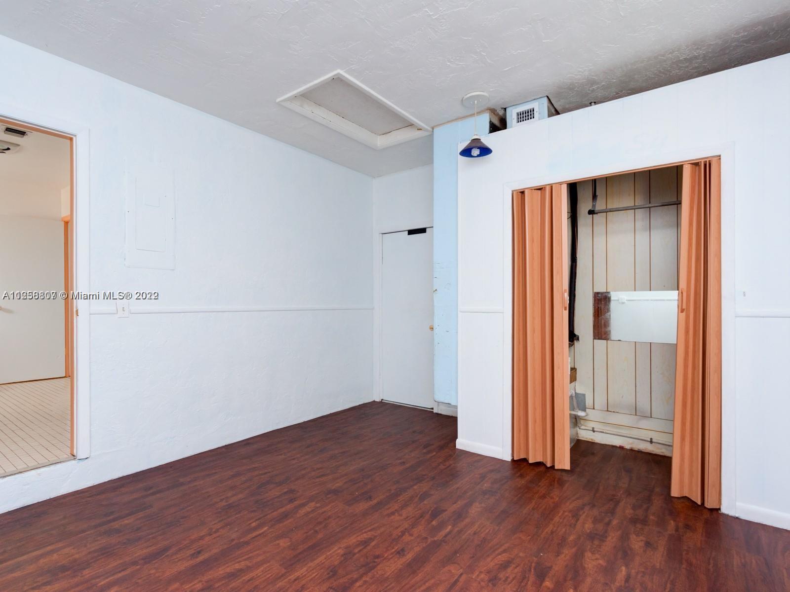 See details / 2751 sq. ft. $ 2022-10-13 0 Photo