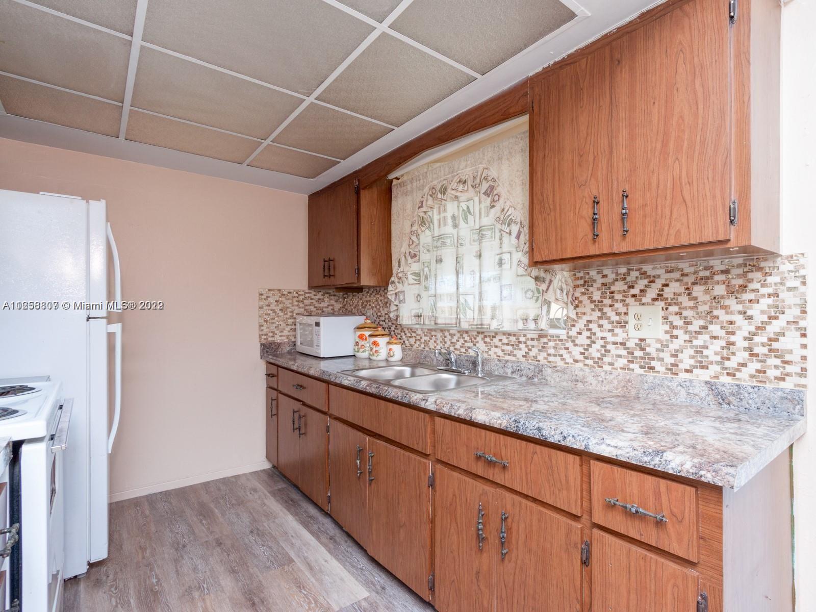 See details / 2751 sq. ft. $ 2022-10-13 0 Photo
