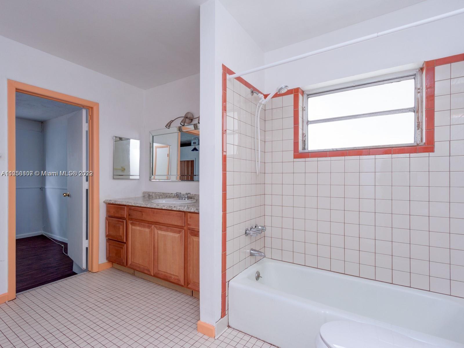 See details / 2751 sq. ft. $ 2022-10-13 0 Photo