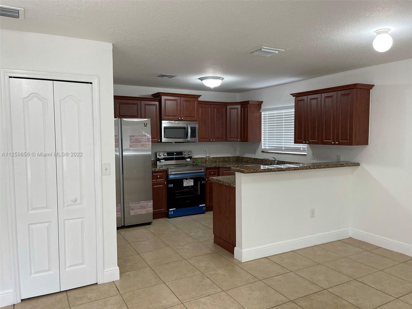 See details / 2800 sq. ft. $ 2023-01-10 0 Photo