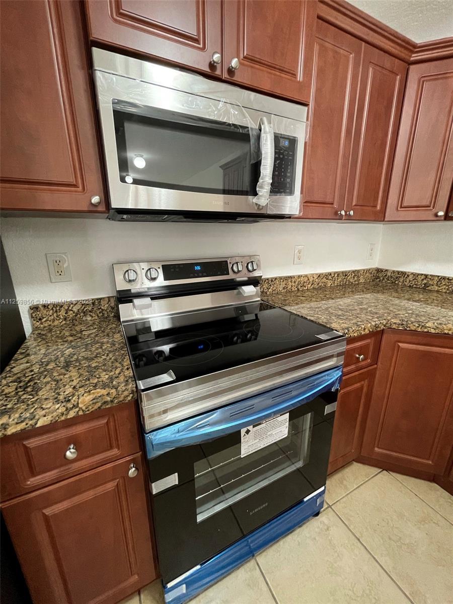 See details / 2800 sq. ft. $ 2023-01-10 0 Photo