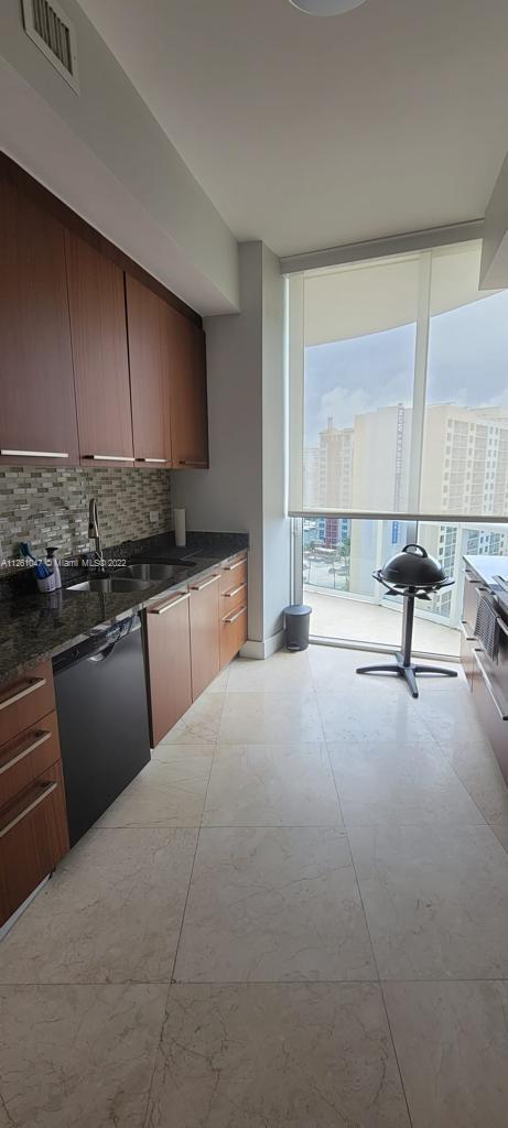 Ver detalles 1005 2 / 2 1435 sq. ft. $ 2022-08-23 0 foto