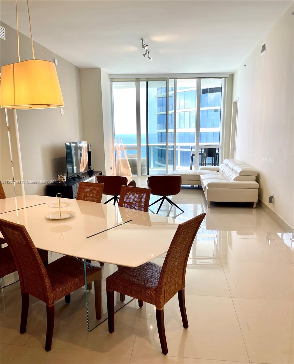 Ver detalles 3307 3 / 3 2084 sq. ft. $ 2022-09-20 0 foto