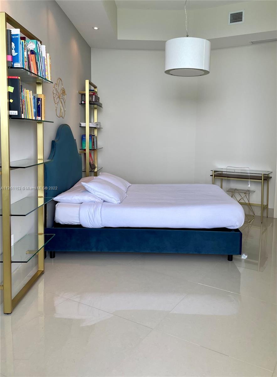Ver detalles 3307 3 / 3 2084 sq. ft. $ 2022-09-20 0 foto