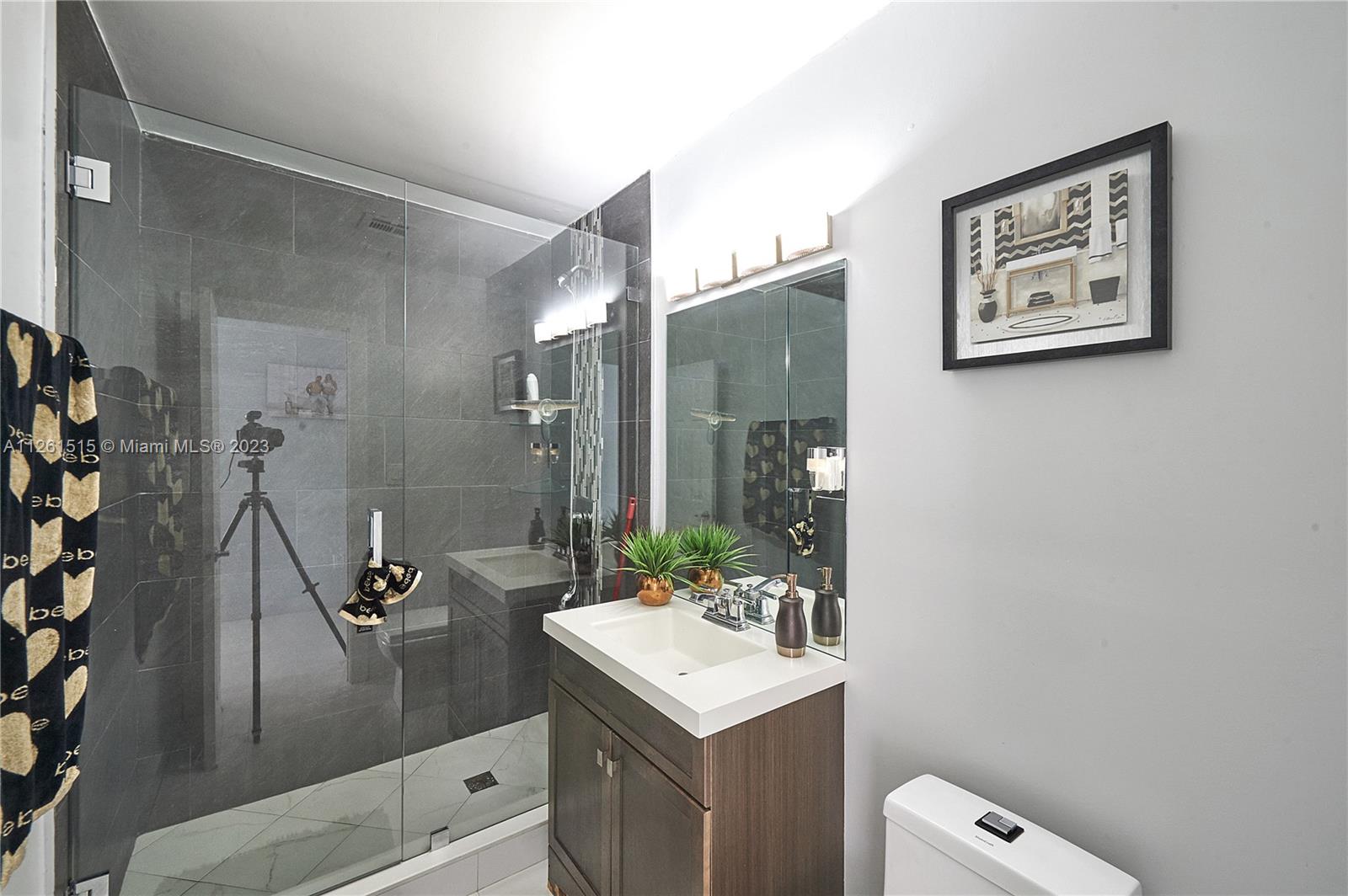See details / 3463 sq. ft. $ 2022-08-24 0 Photo