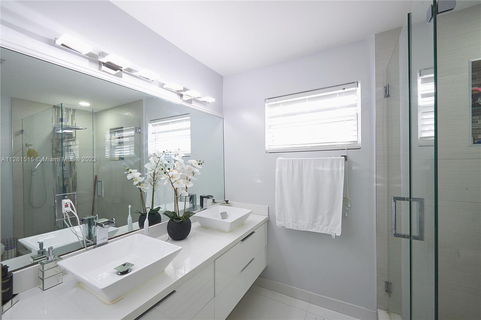 See details / 3463 sq. ft. $ 2022-08-24 0 Photo