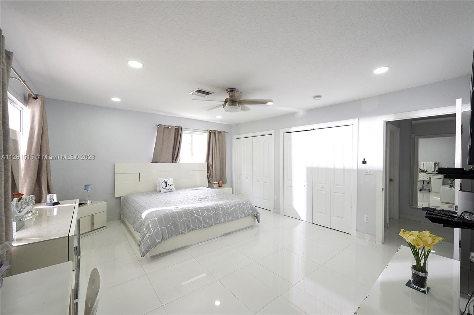 See details / 3463 sq. ft. $ 2022-08-24 0 Photo