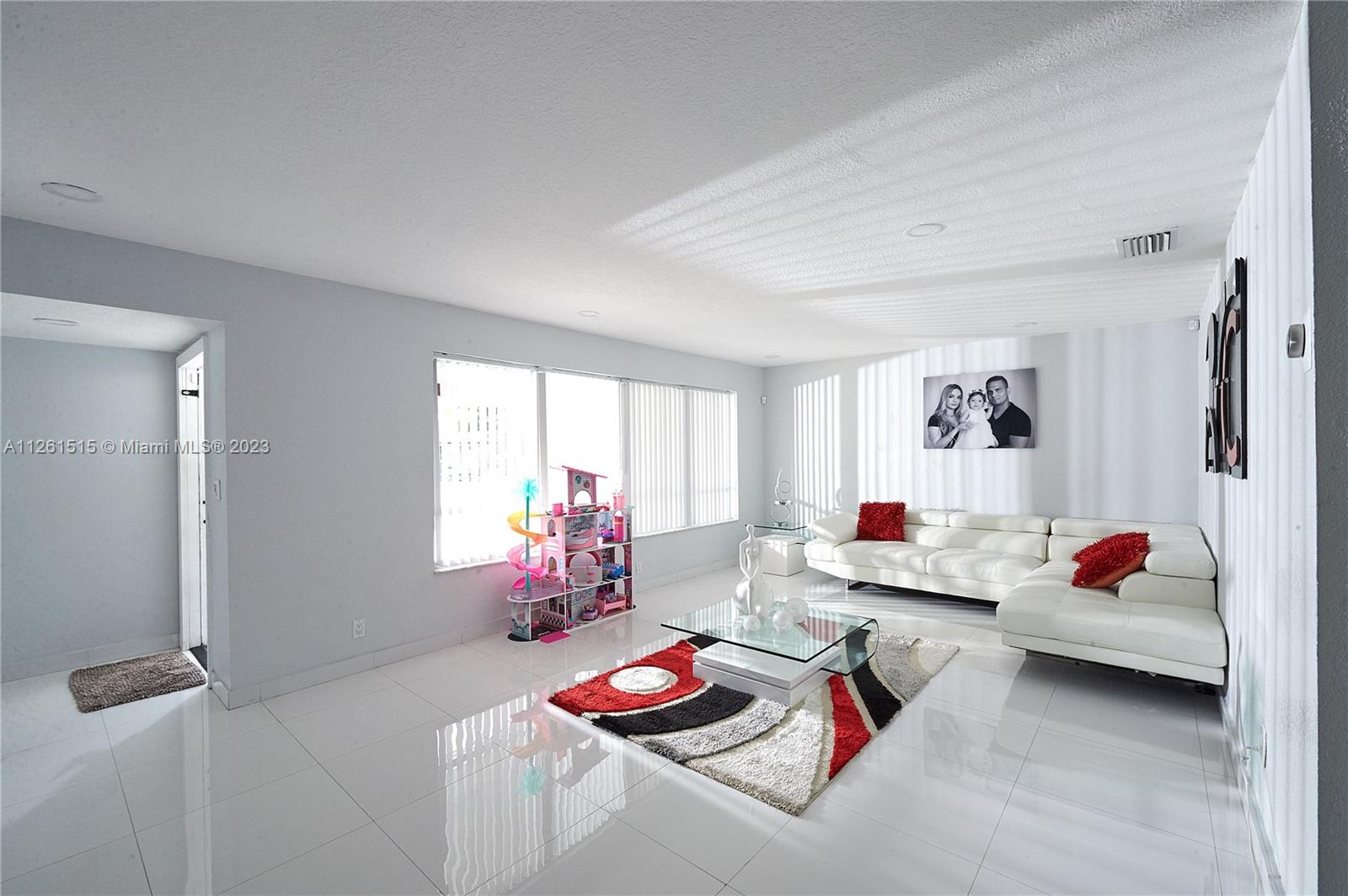See details / 3463 sq. ft. $ 2022-08-24 0 Photo