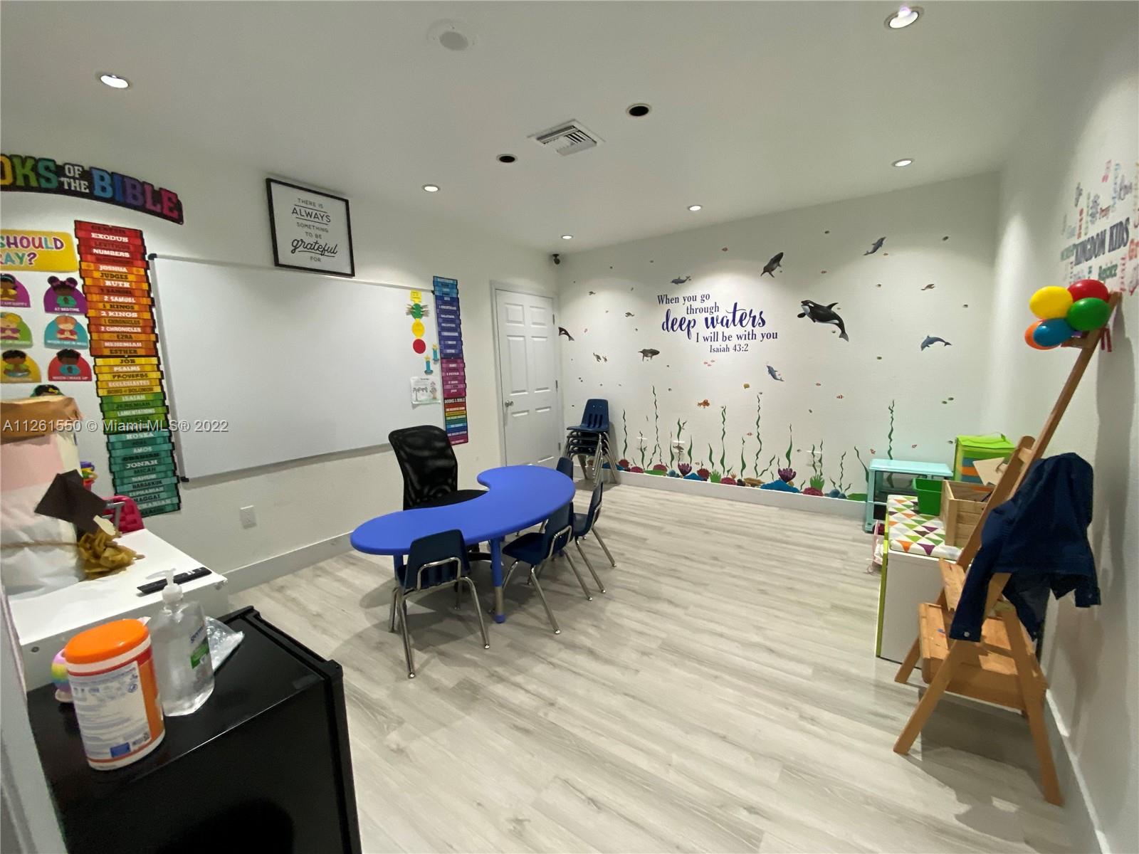 Ver detalles 17 & 18 / sq. ft. $ 2022-11-09 0 foto