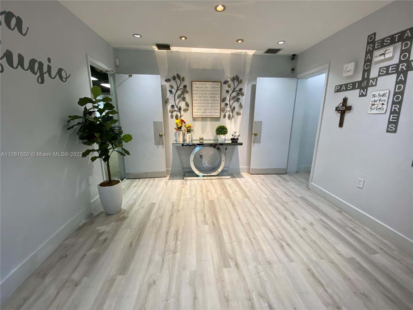 Ver detalles 17 & 18 / sq. ft. $ 2022-11-09 0 foto
