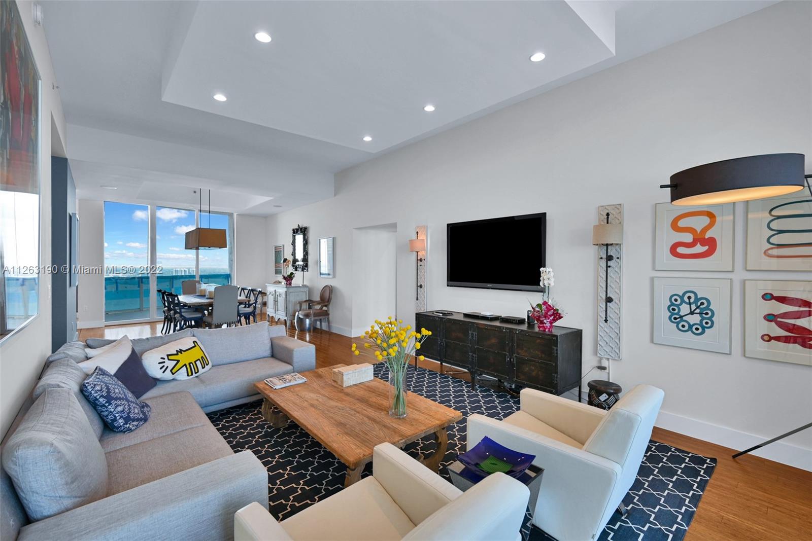See details 3504 3 / 4 2327 sq. ft. $ 2022-12-17 0 Photo