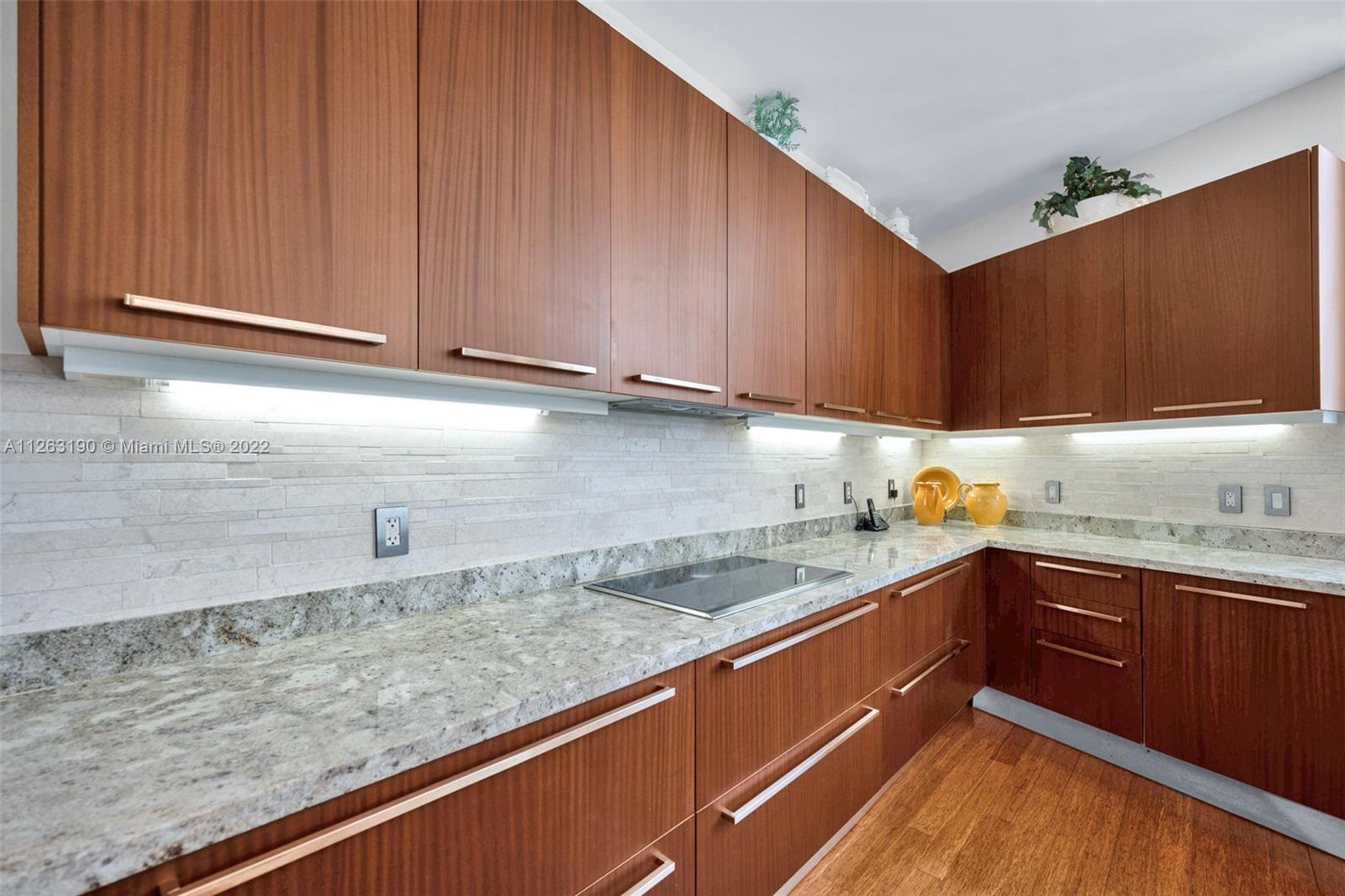 See details 3504 3 / 4 2327 sq. ft. $ 2022-12-17 0 Photo