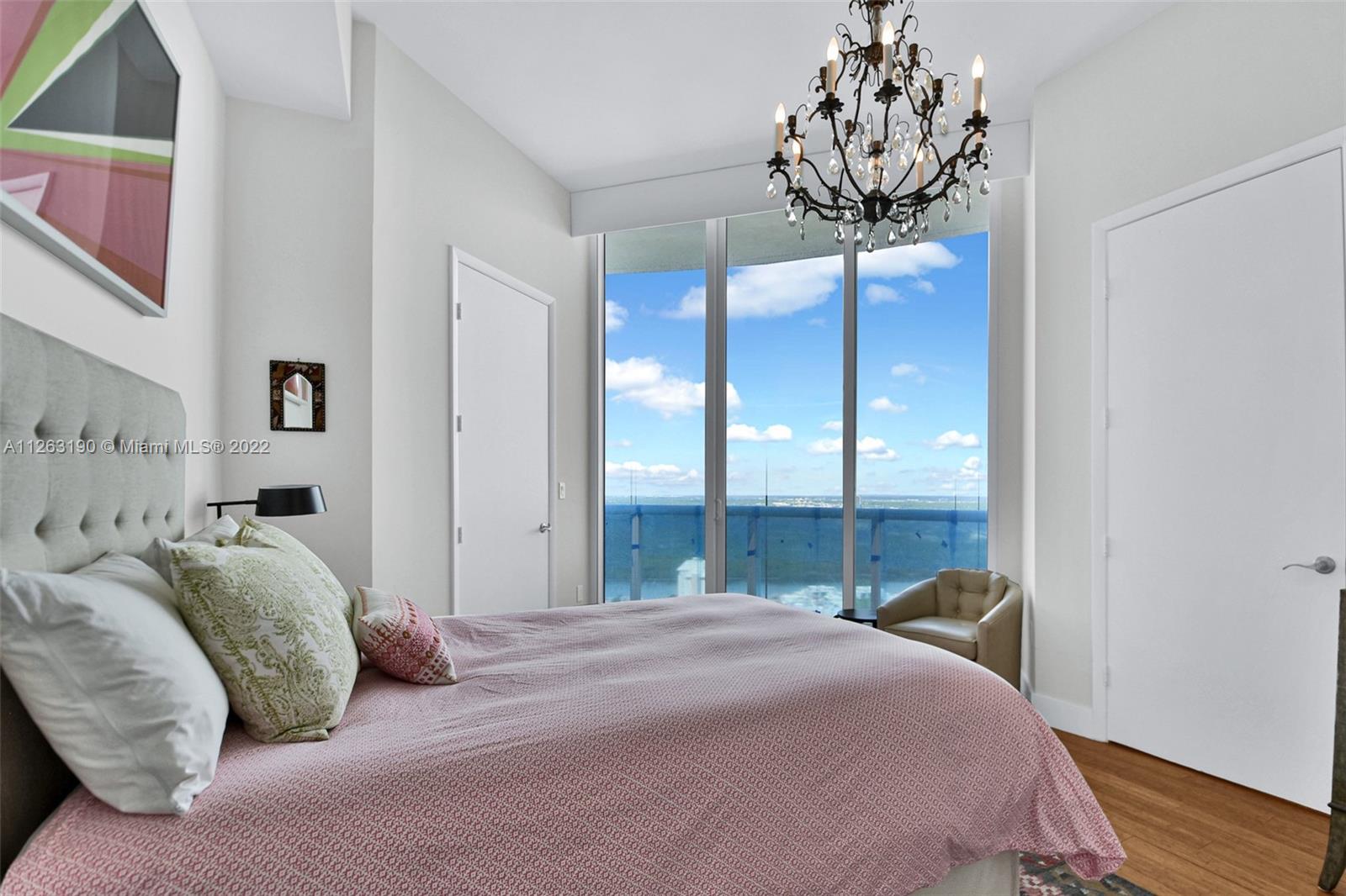 See details 3504 3 / 4 2327 sq. ft. $ 2022-12-17 0 Photo