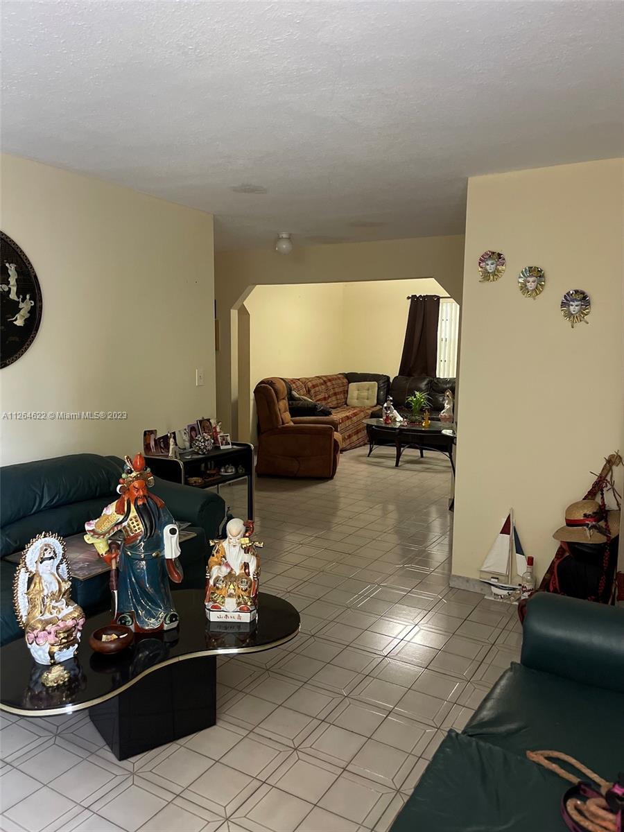See details / 3104 sq. ft. $ 2022-09-22 0 Photo