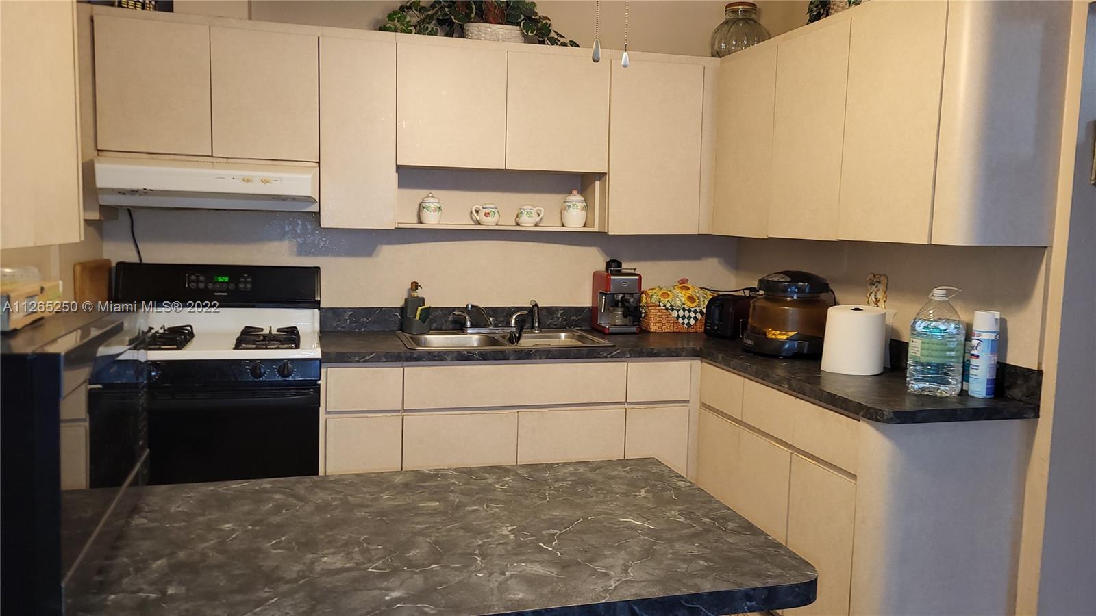 See details / 2340 sq. ft. $ 2023-01-16 0 Photo