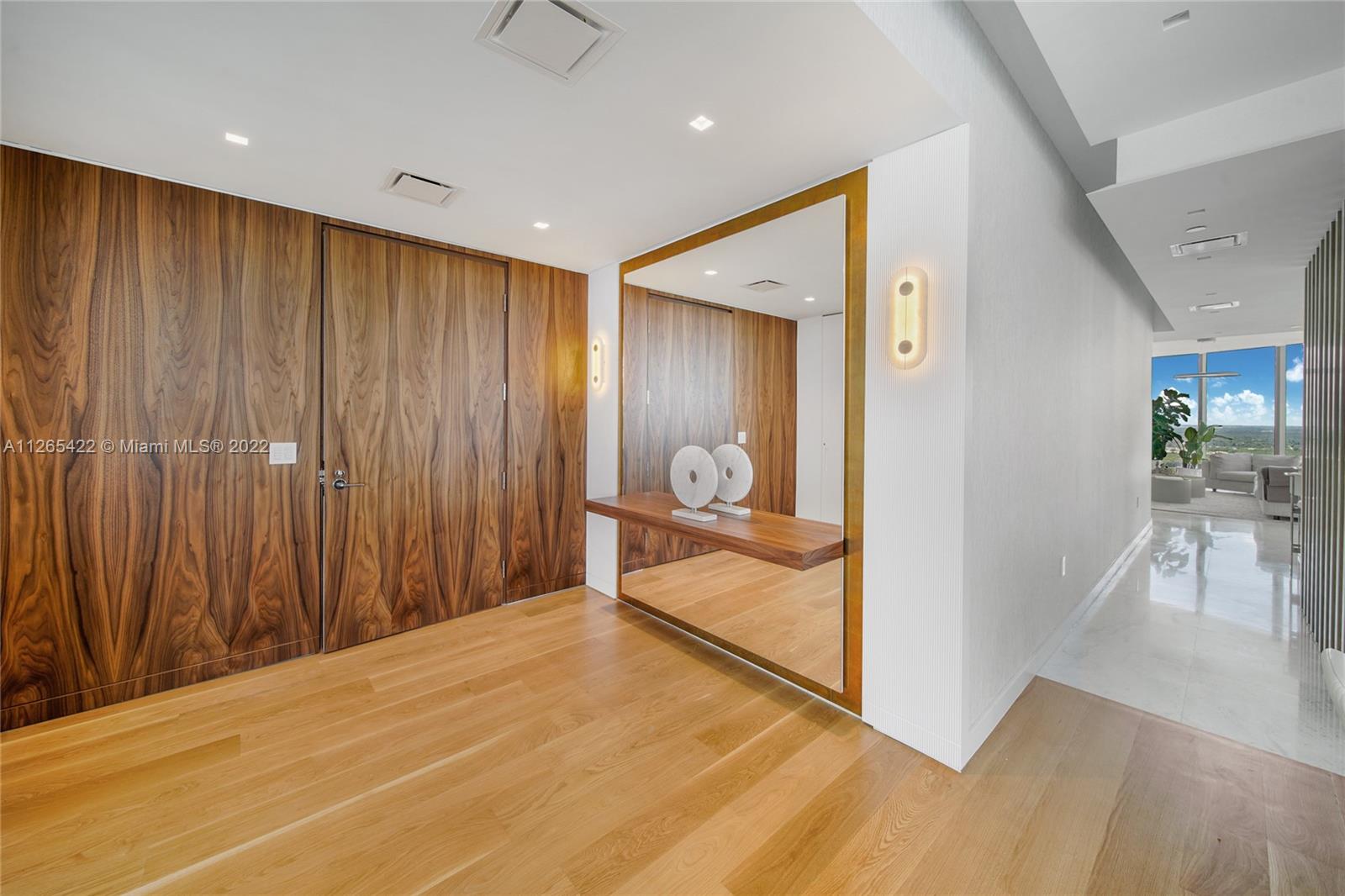 See details 4101 3 / 5 2688 sq. ft. $ 2022-08-30 0 Photo