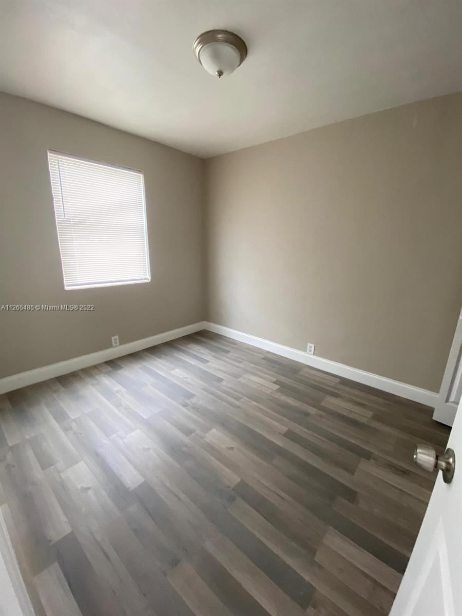 See details / 3980 sq. ft. $ 2022-11-04 0 Photo