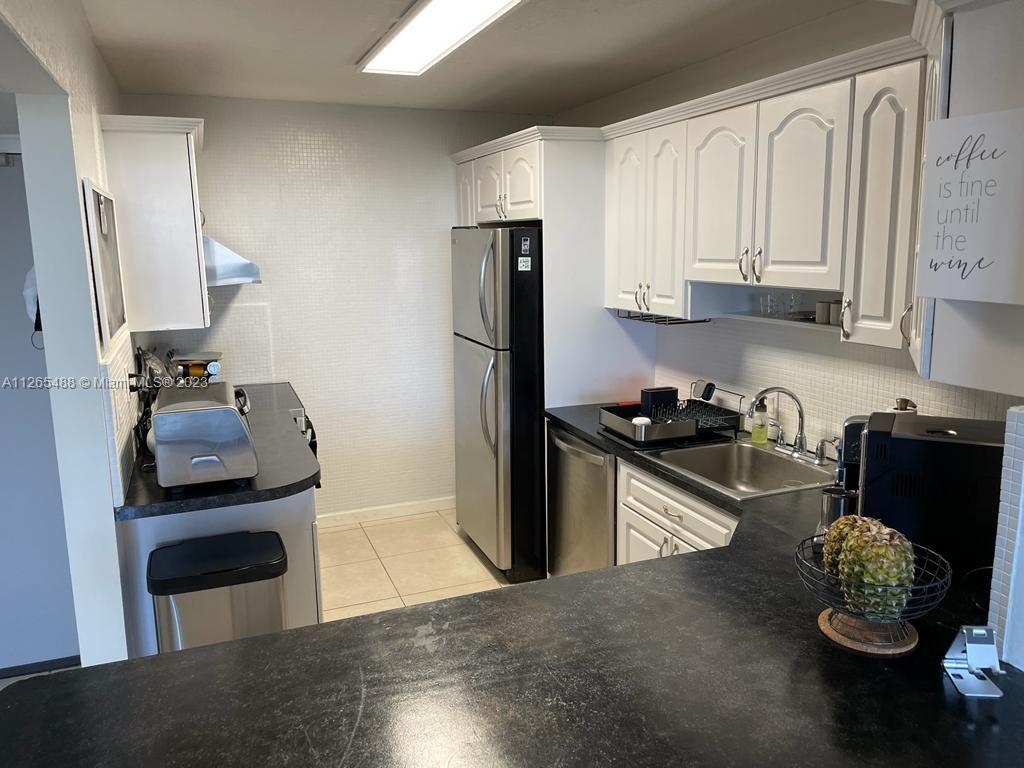 Photo of 20301 Country Club Dr #1623, Aventura, Florida, 33180 - comfortable kitchen