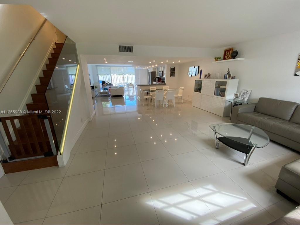 Photo of 916 27th Ave #916 (916), Hallandale Beach, Florida, 33009 -