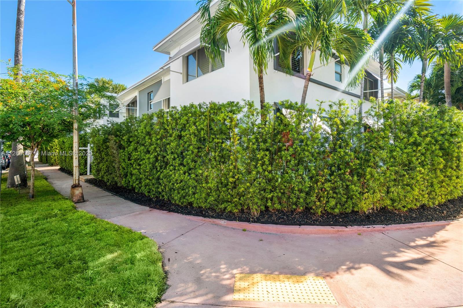 See details / 5200 sq. ft. $ 2023-01-10 0 Photo
