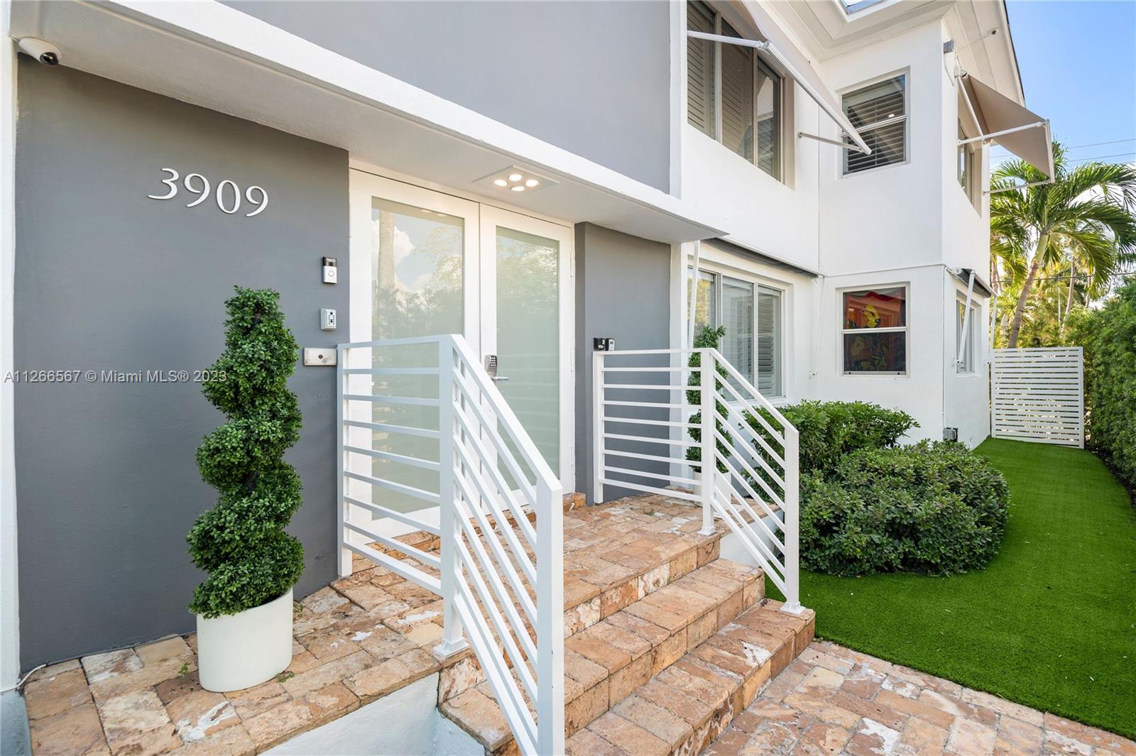 See details / 5200 sq. ft. $ 2023-01-10 0 Photo