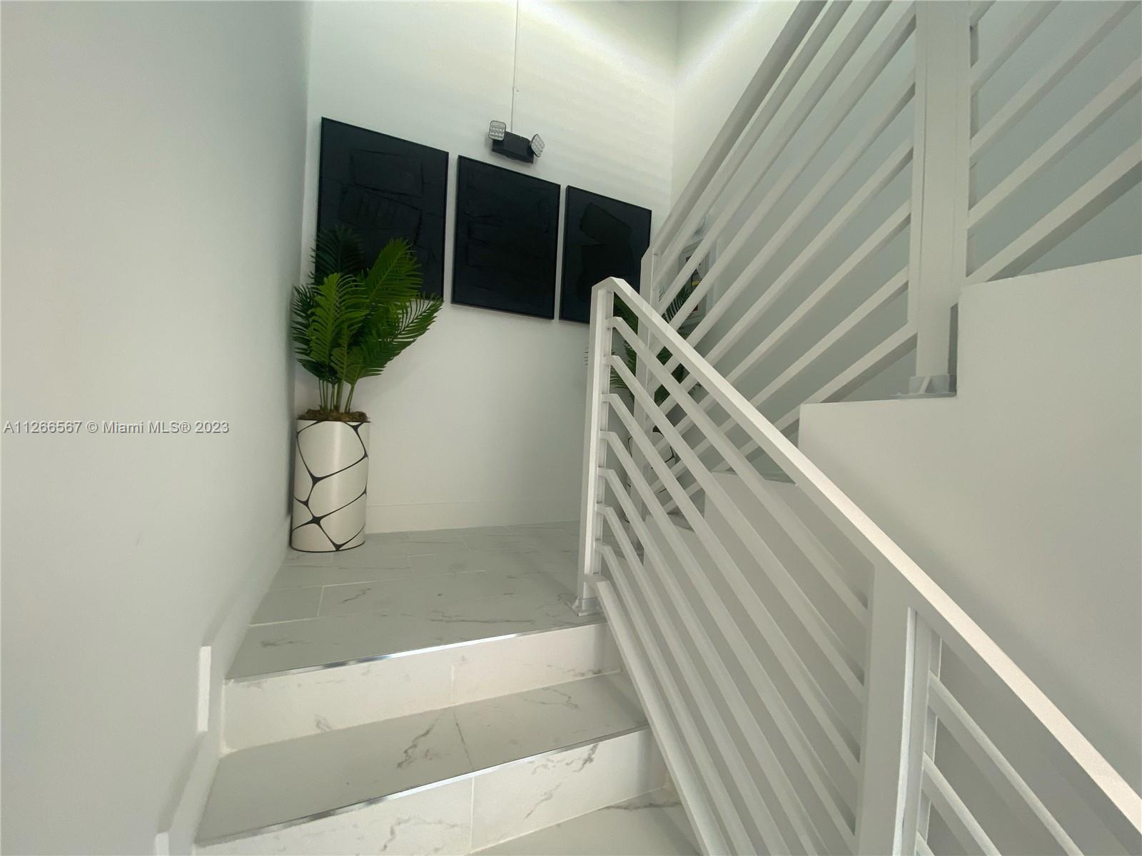 See details / 5200 sq. ft. $ 2023-01-10 0 Photo