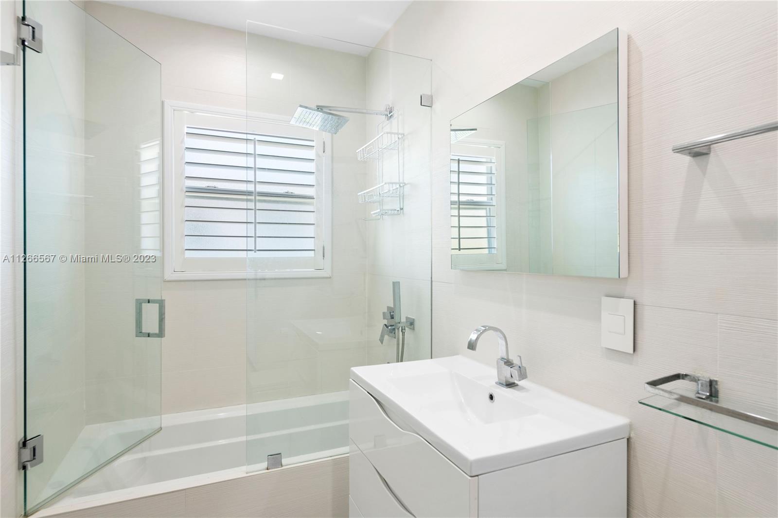 See details / 5200 sq. ft. $ 2023-01-10 0 Photo