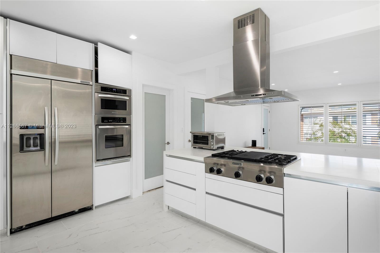 See details / 5200 sq. ft. $ 2023-01-10 0 Photo