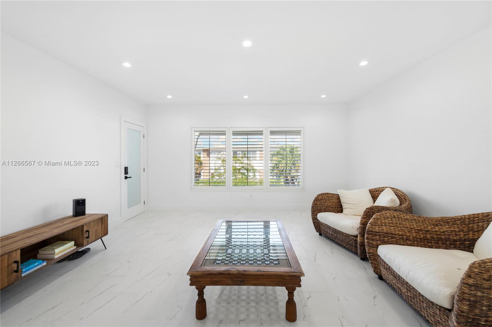 See details / 5200 sq. ft. $ 2023-01-10 0 Photo