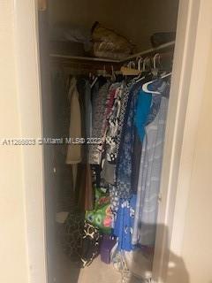 See details / 1964 sq. ft. $ 2022-10-24 0 Photo