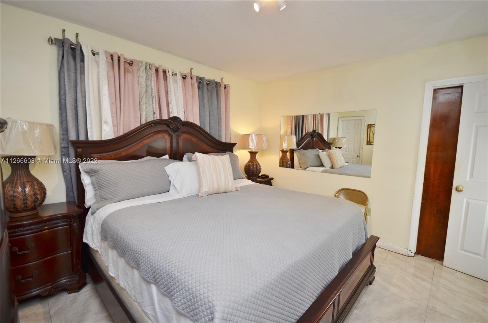 See details / 1964 sq. ft. $ 2022-10-24 0 Photo