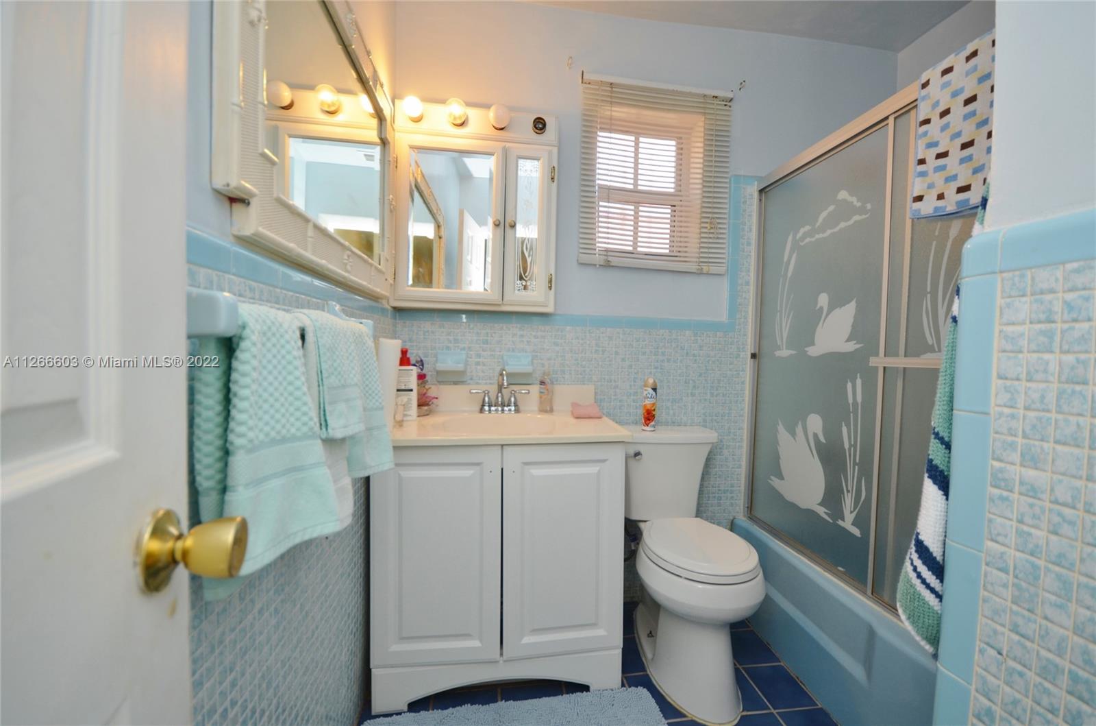 See details / 1964 sq. ft. $ 2022-10-24 0 Photo