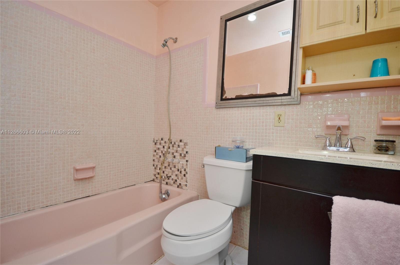See details / 1964 sq. ft. $ 2022-10-24 0 Photo