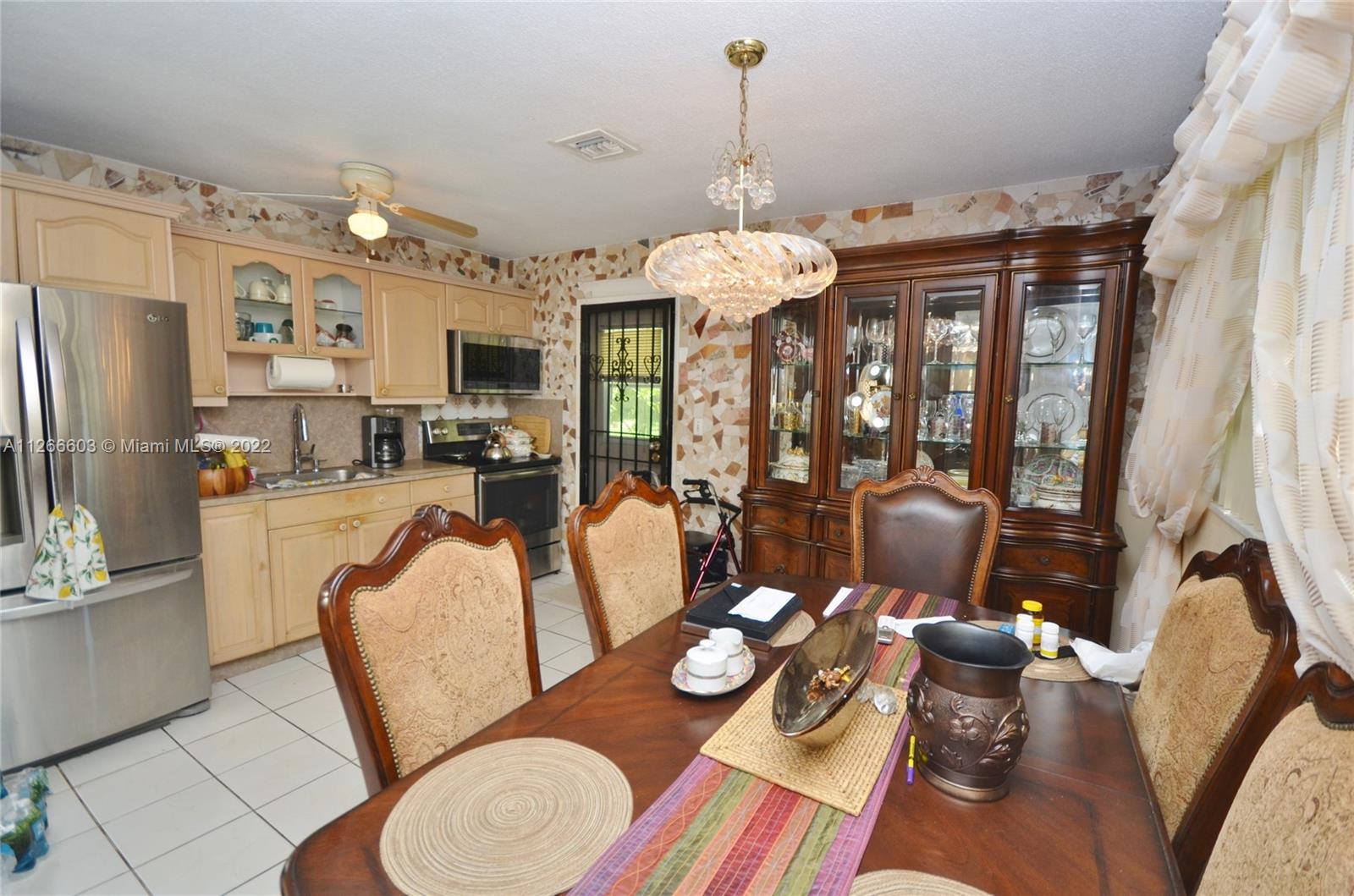 See details / 1964 sq. ft. $ 2022-10-24 0 Photo