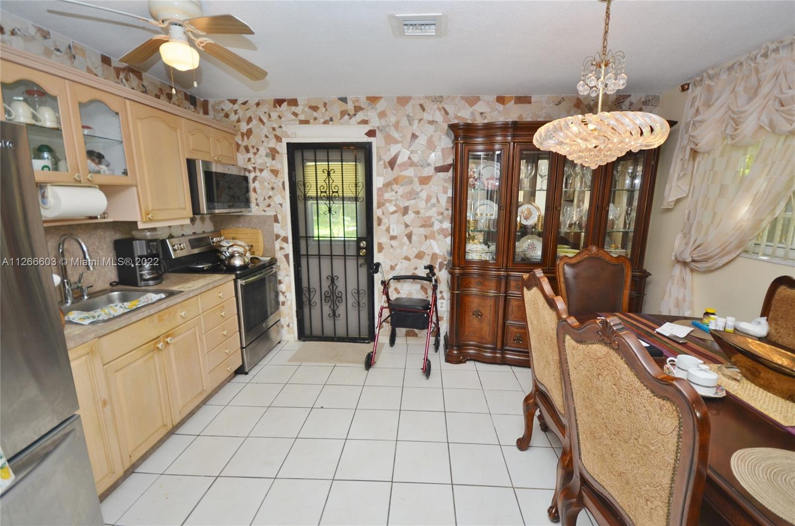 See details / 1964 sq. ft. $ 2022-10-24 0 Photo