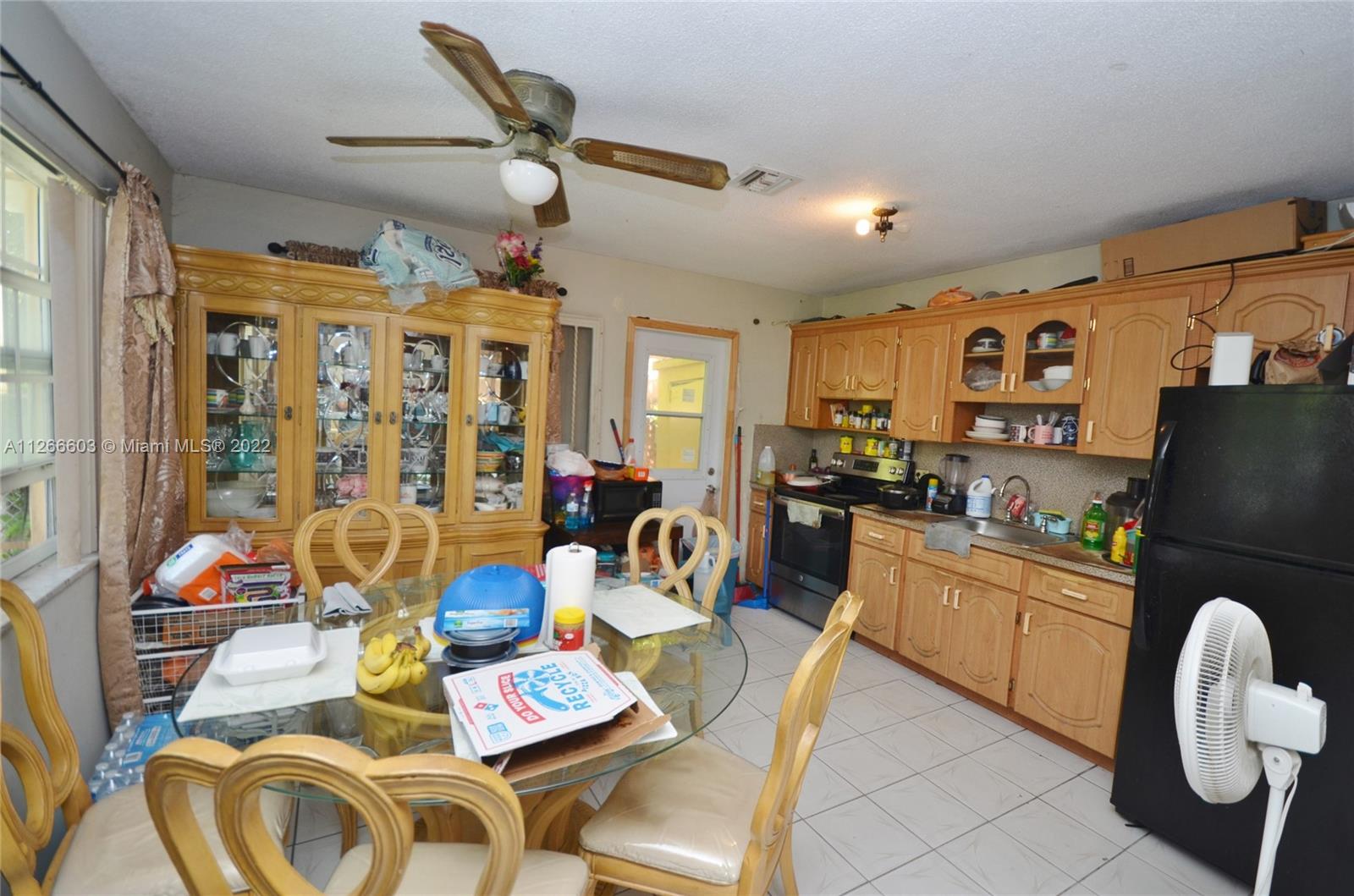See details / 1964 sq. ft. $ 2022-10-24 0 Photo