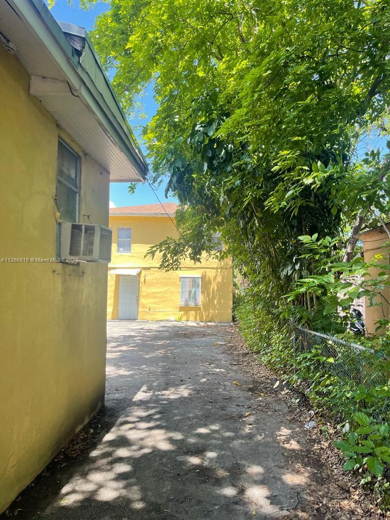 See details / 3184 sq. ft. $ 2022-11-08 0 Photo