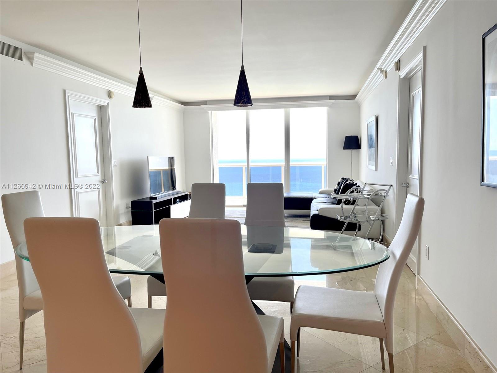 Ver detalles 3103 3 / 3 1841 sq. ft. $ 2022-09-01 0 foto